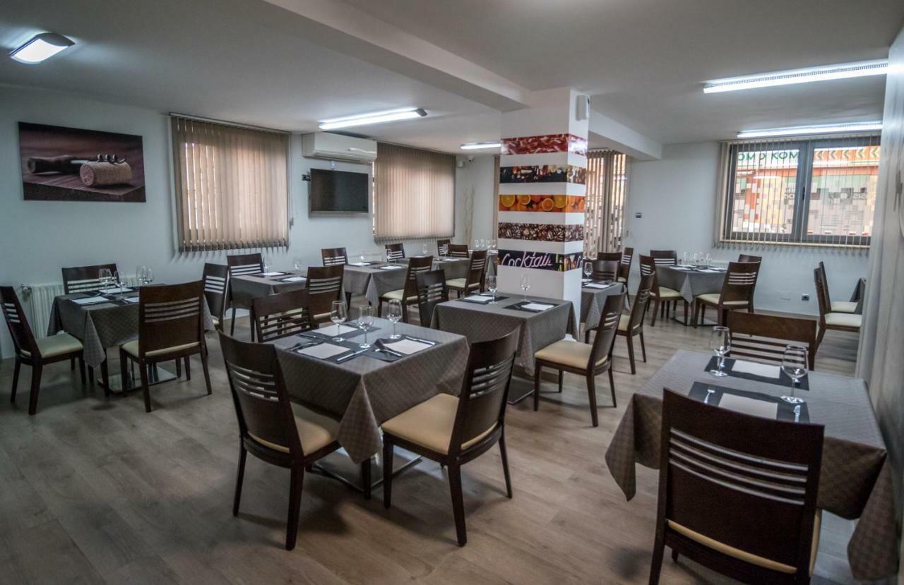 Pension Oasis Zamora Luaran gambar