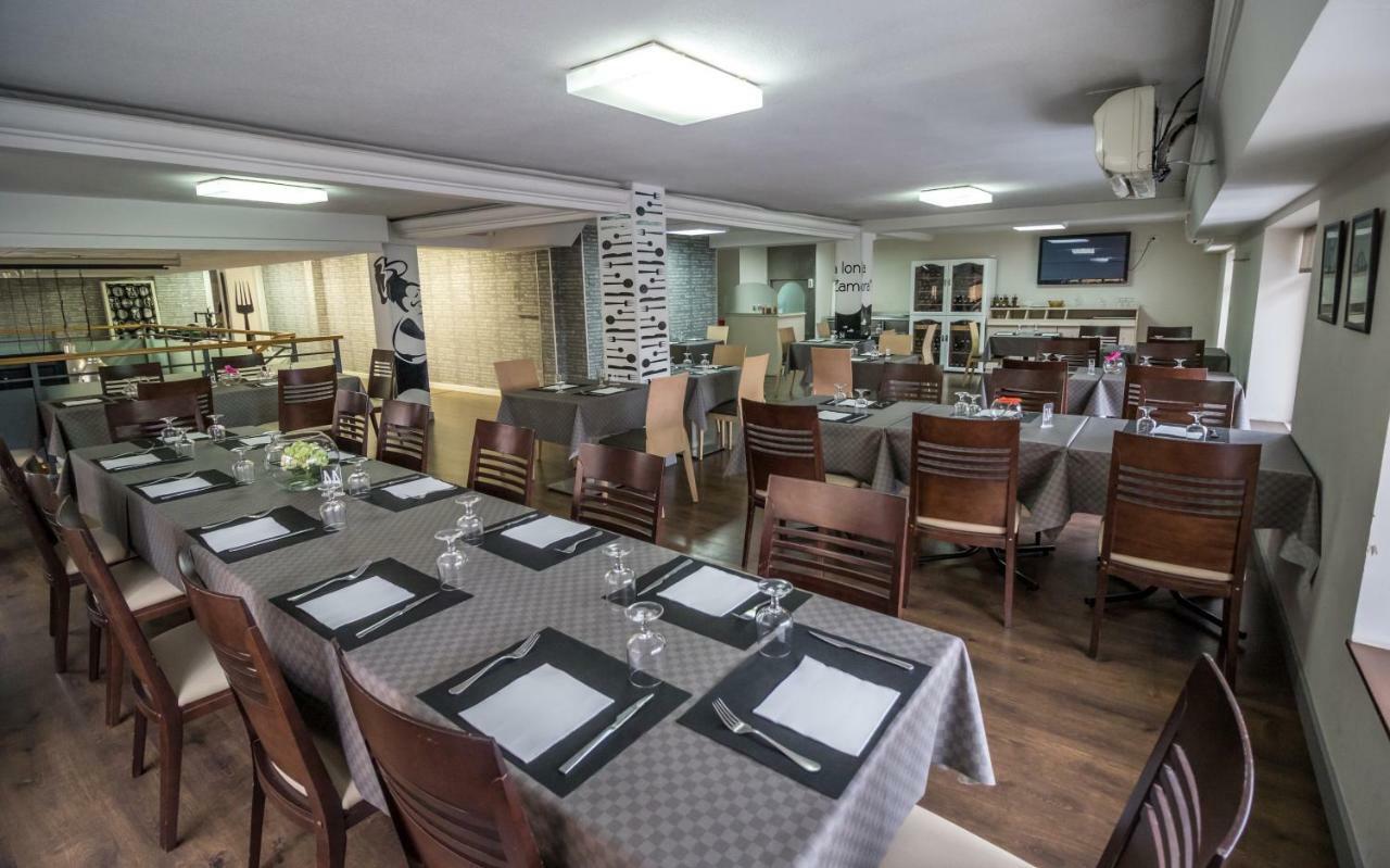 Pension Oasis Zamora Luaran gambar