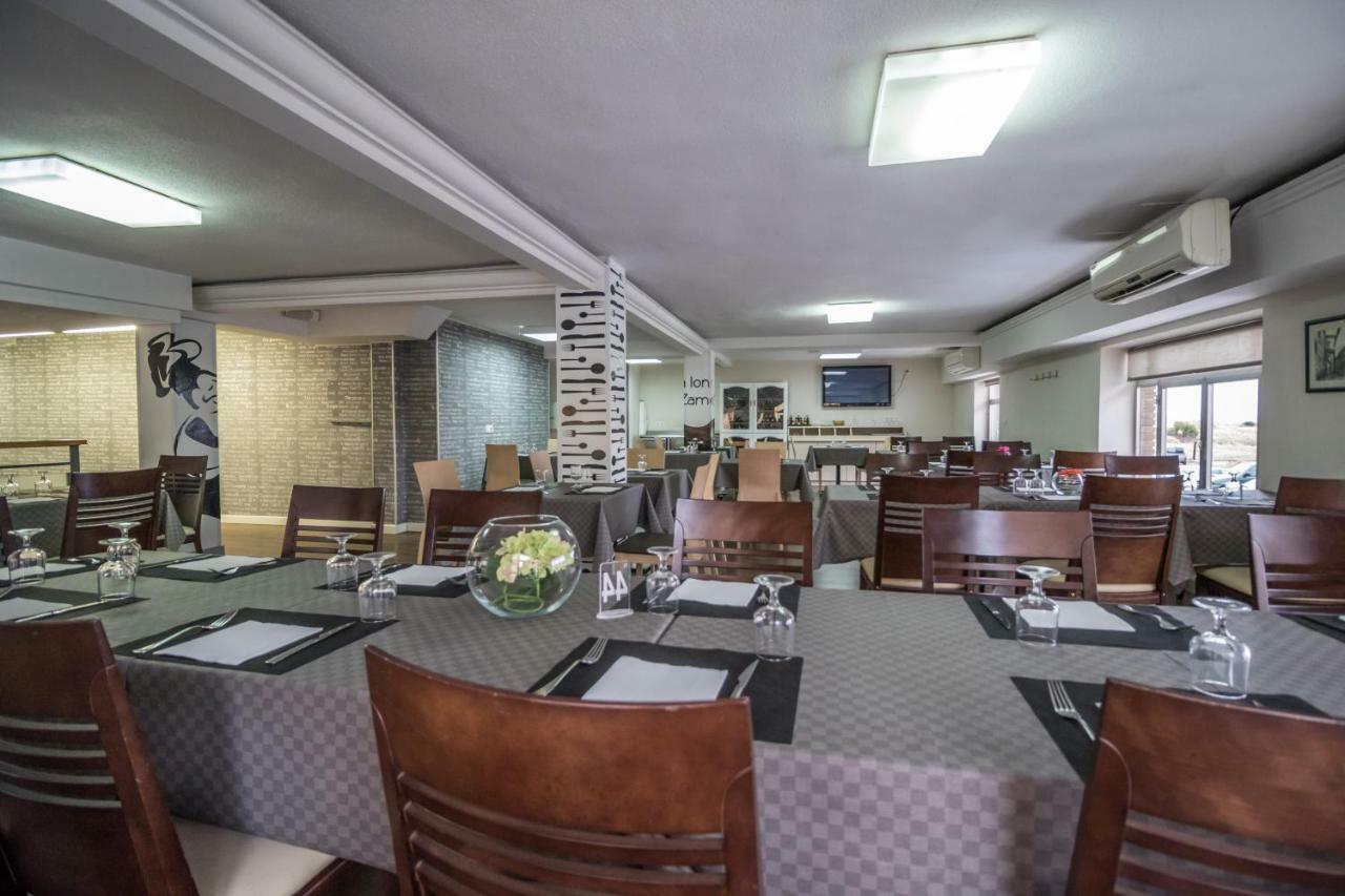 Pension Oasis Zamora Luaran gambar