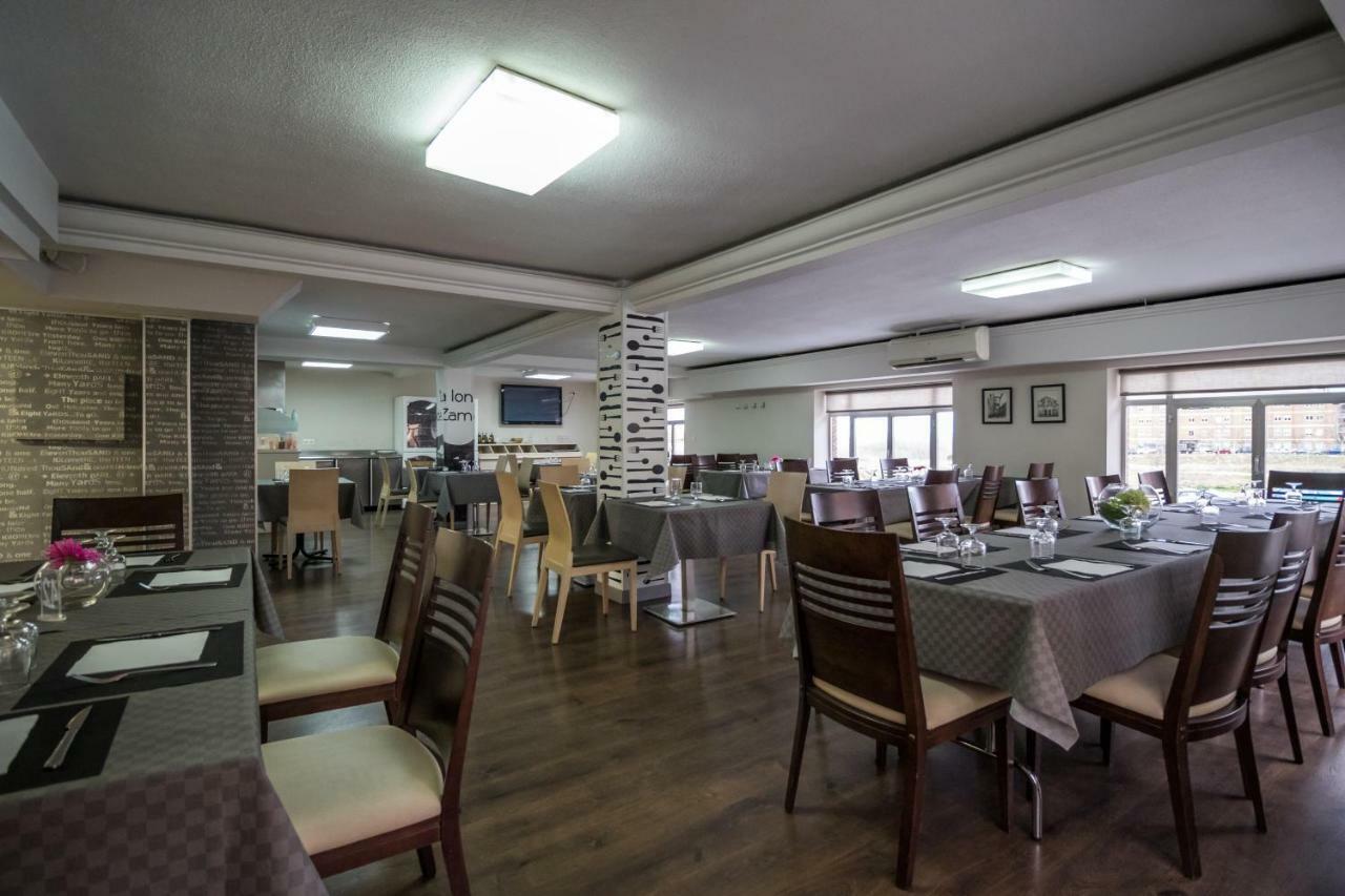 Pension Oasis Zamora Luaran gambar